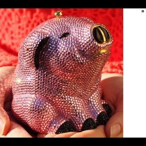 JUDITH LEIBER  ICONIC PIG